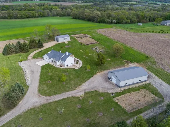 13541 W Beloit Newark Rd, Brodhead, WI 53520