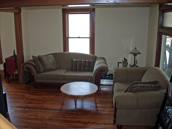 2nd image of 394 Sidney St E