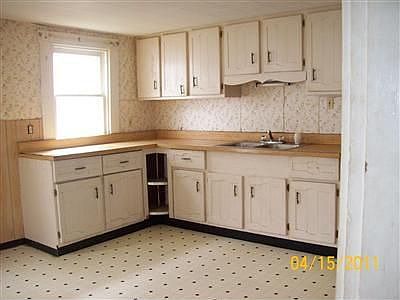 2nd image of 450 Wood St