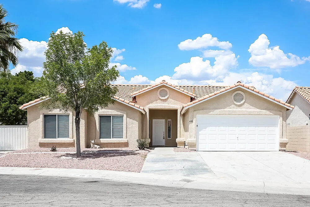 4 bed, 2.0 bath, 1634 sqft, $2,425 — Photo 1