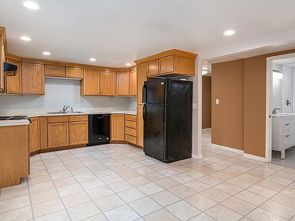 4th image of 417 1/2 Avenue A