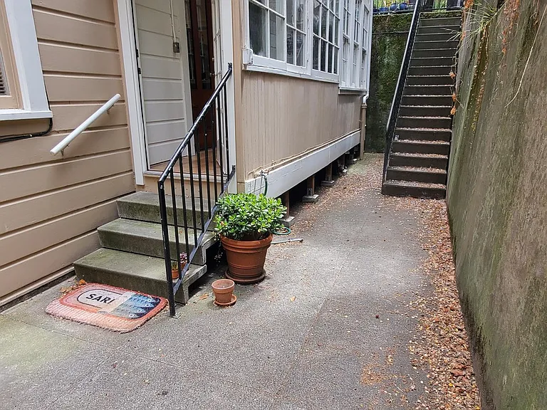 885 Waller St — Photo 14