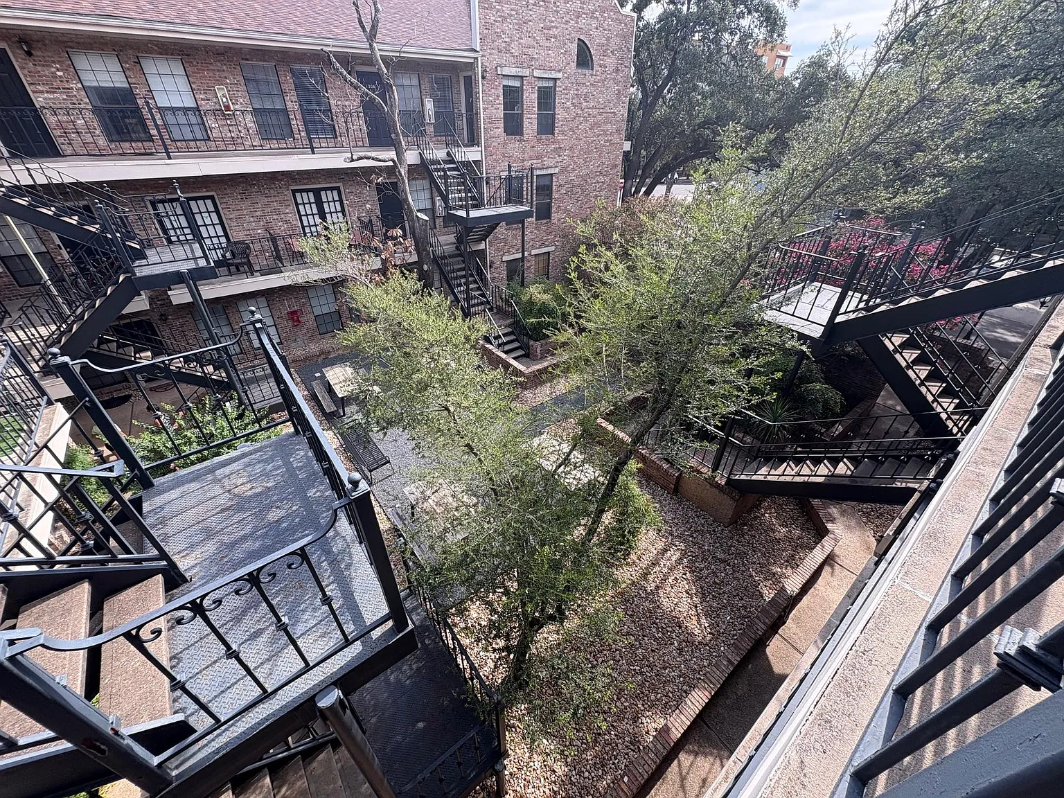 2 bed, 2.0 bath, 832 sqft, $1,650 — Photo 3