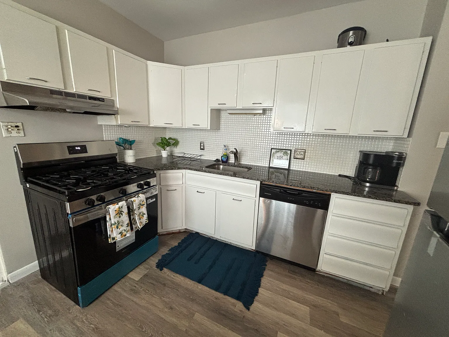 7 bed, 2728 sqft, $5,250 — Photo 4
