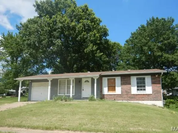 11652 Las Ladera Dr, Florissant, MO 63033