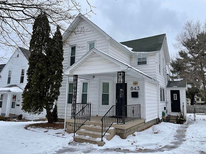 1st image of 843 Crescent St NE #1