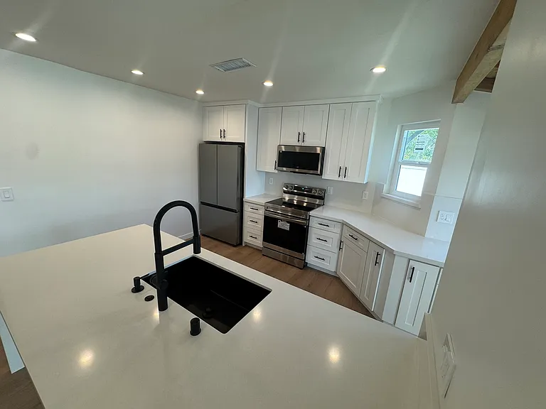 21420 Chatsworth St — Photo 13