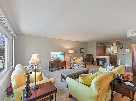 4th image of 1535 Forest Ave APT 403
