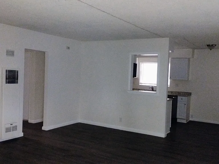 755 E Pine St #17 — Photo 2