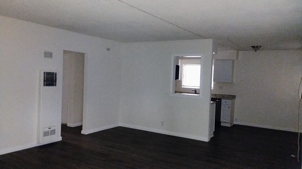 Building Photo - 755 E Pine St #17