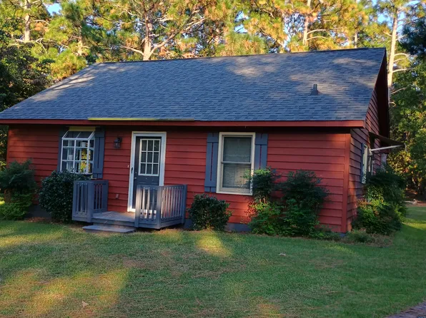 111 Oakcrest Ct, West End, NC 27376