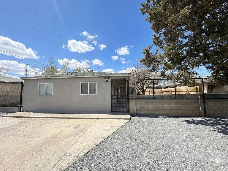 8320 Trumbull Ave SE — Photo 11