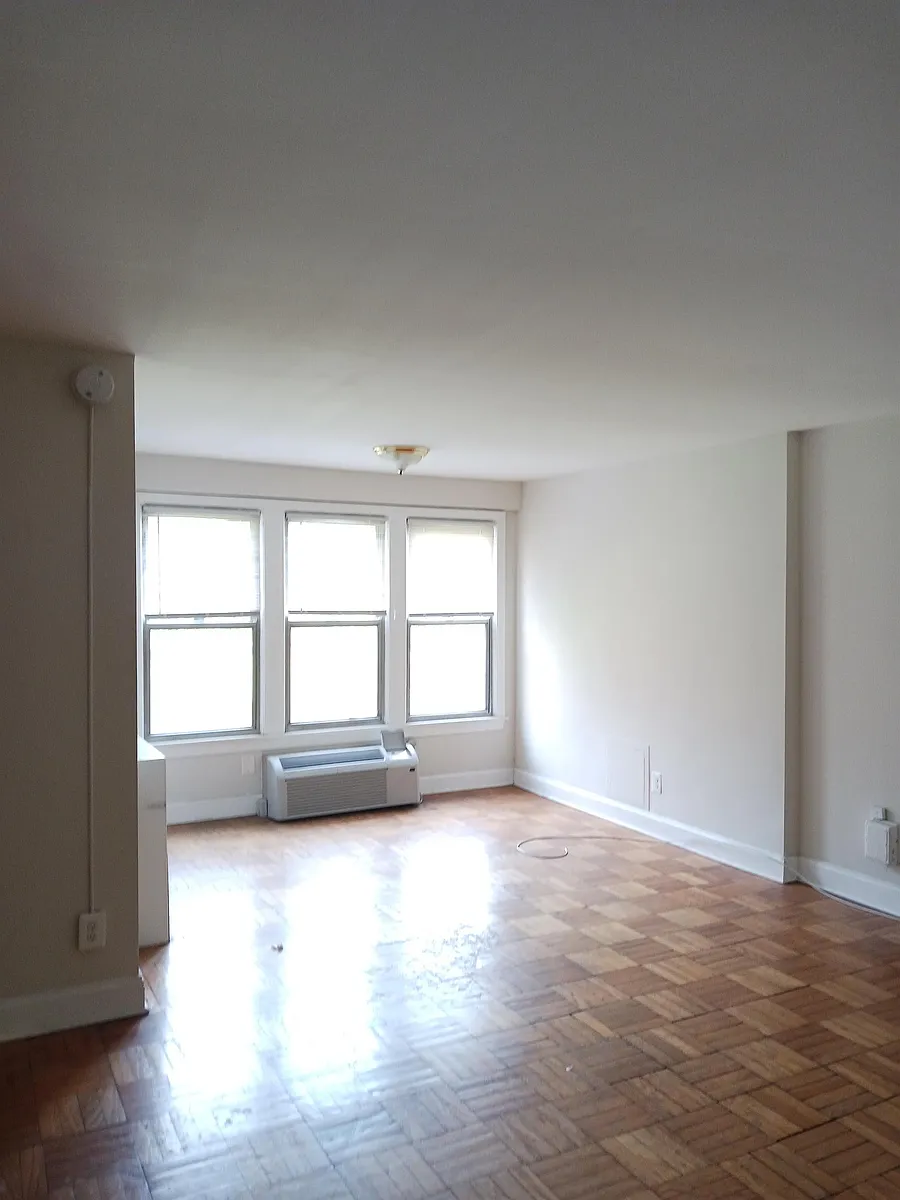 entrance to living-room - 2500-Q Str Nwunit #229