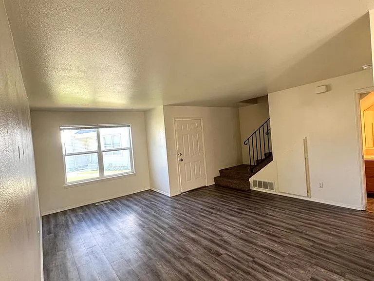 1126 S Fern St — Photo 3