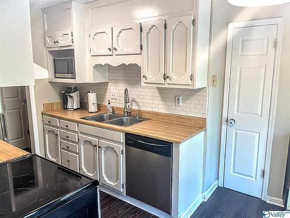 3rd image of 1042 Branscomb Cir SE