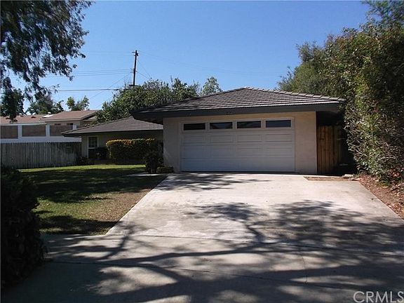 3rd image of 1559 N Shelley Ave