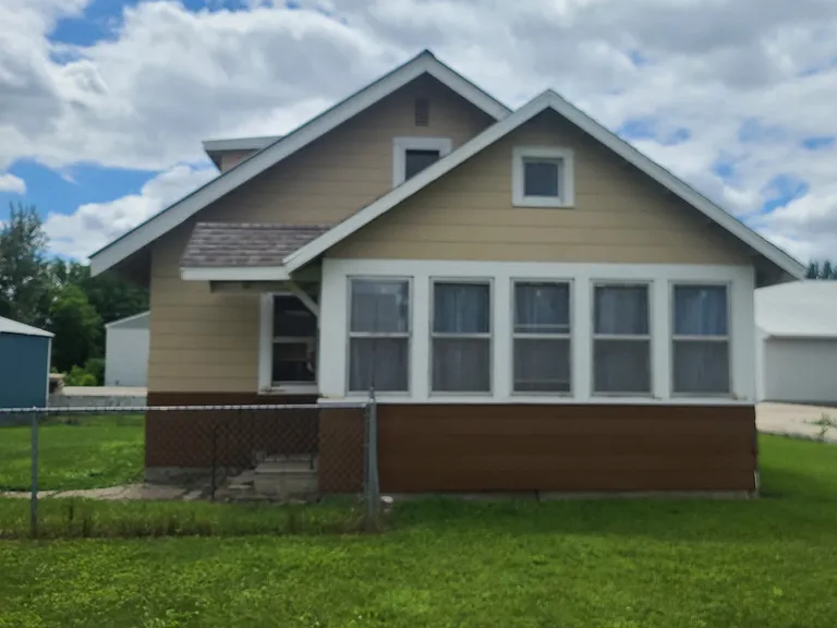 1113 Highway 79 E — Photo 1