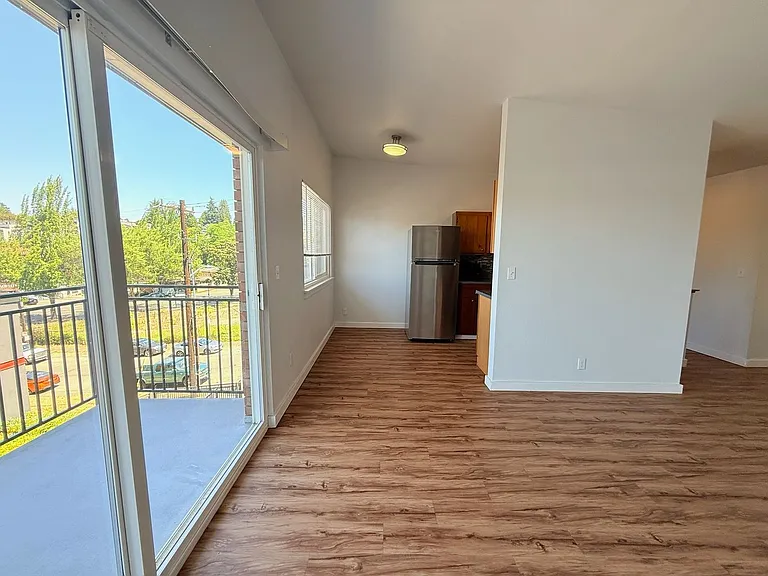39th Ave Flats — Photo 14