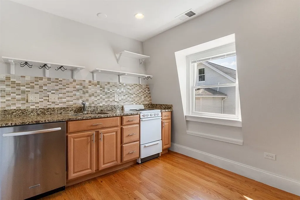 1 bed, 1.0 bath, 650 sqft, $2,600 — Photo 1