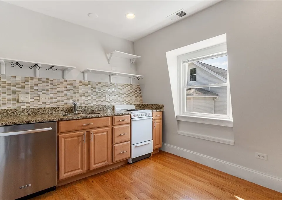 102 Jaques St #2