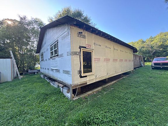 2nd image of 1070 Mountain View Rd