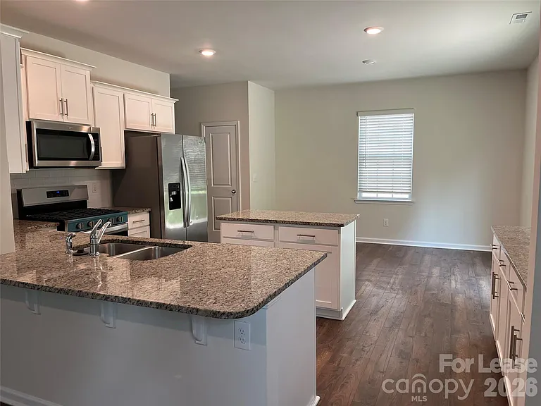 16111 Trenton Green Ln — Photo 7