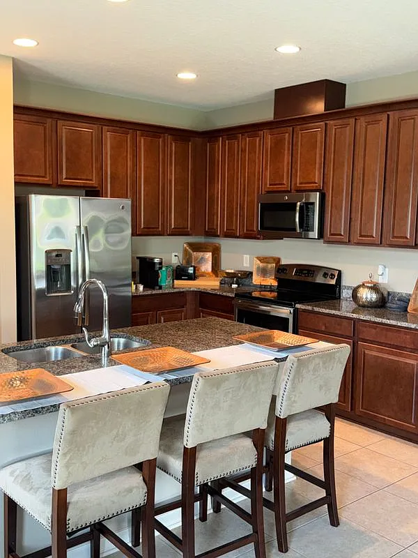 3 bed, 2.0 bath, 2096 sqft, $2,850 — Photo 4