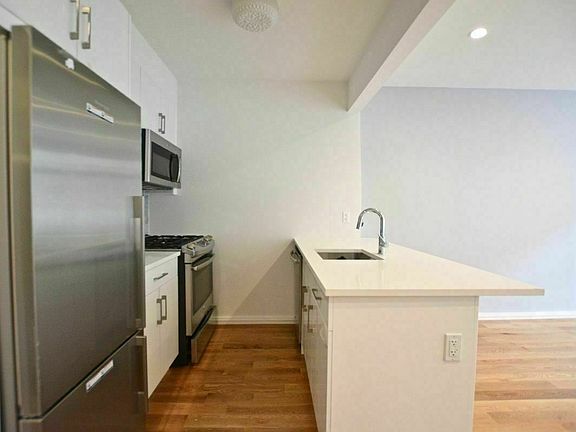 4th image of 364 Lafayette Ave #B3