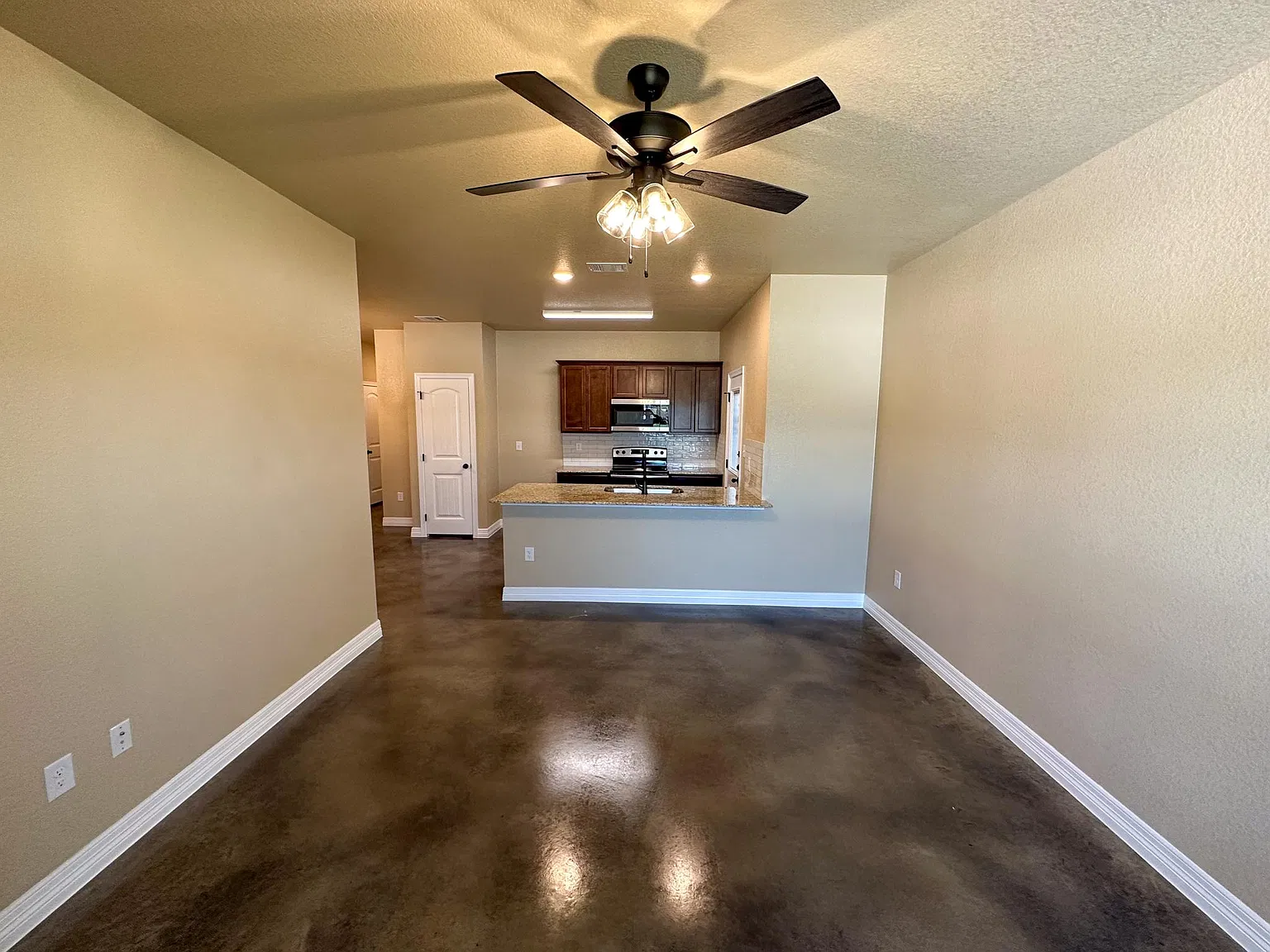 3 bed, 1332 sqft, $1,350 — Photo 2