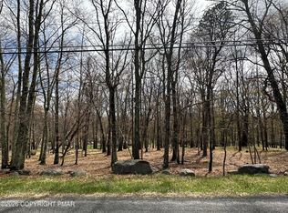 28 Pine Ridge Dr, Bushkill, PA 18324