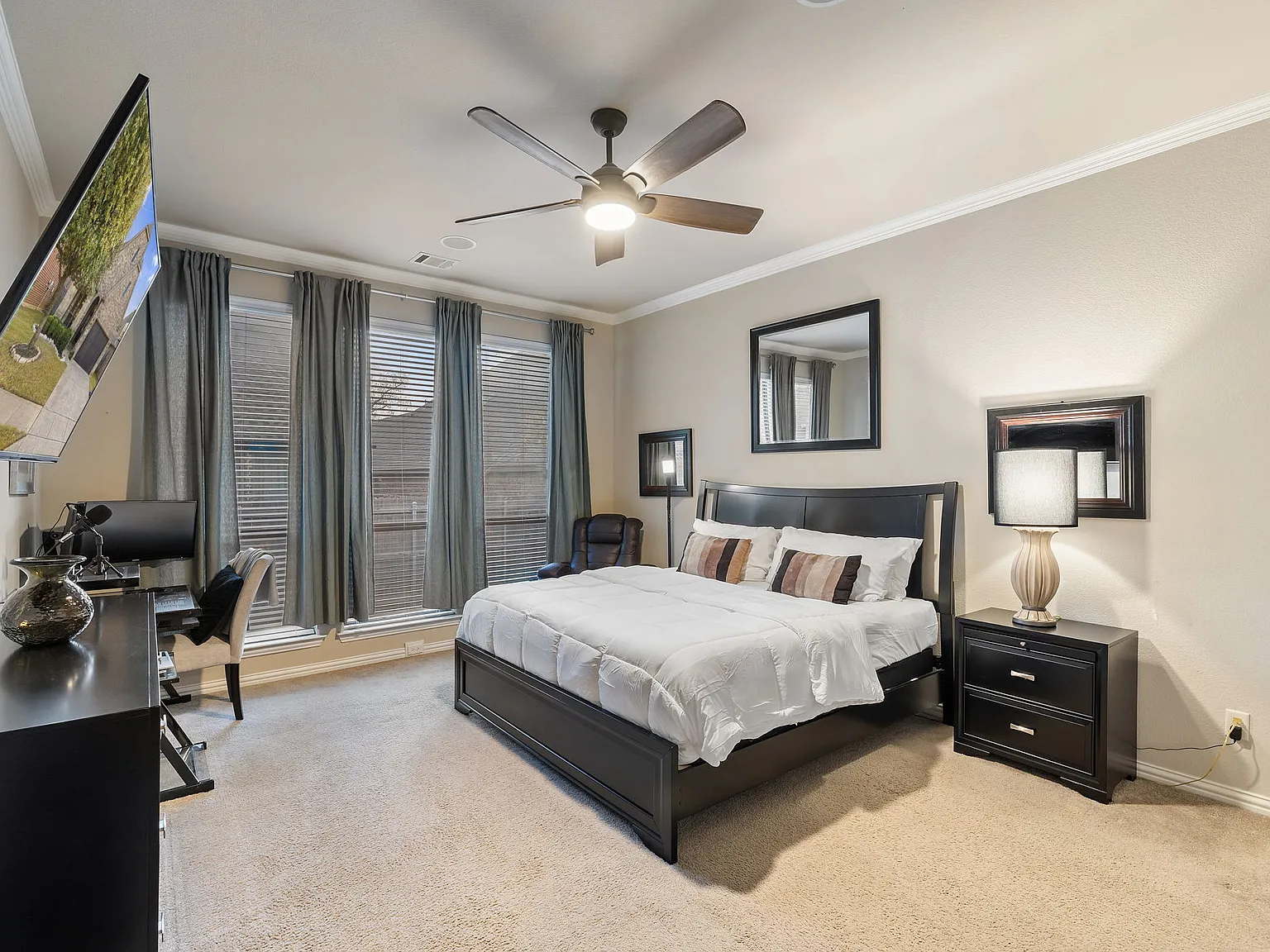 4 bed, 2777 sqft, $5,500 — Photo 2