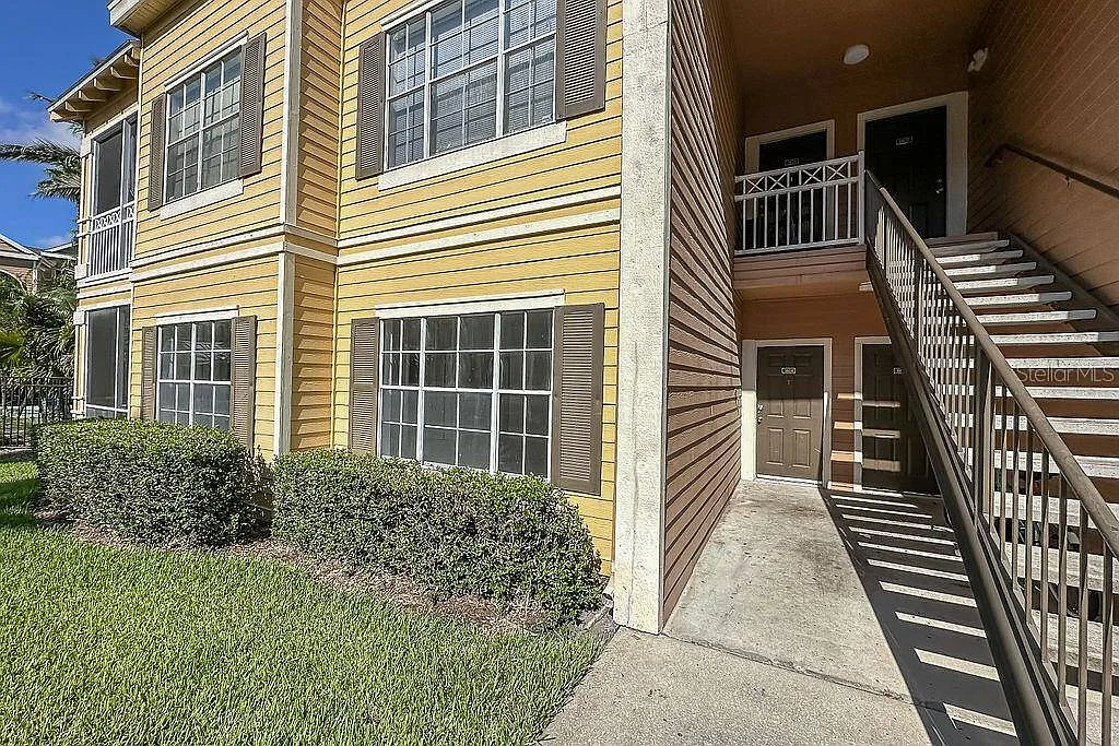 3 bed, 2.0 bath, 1333 sqft, $2,200 — Photo 4