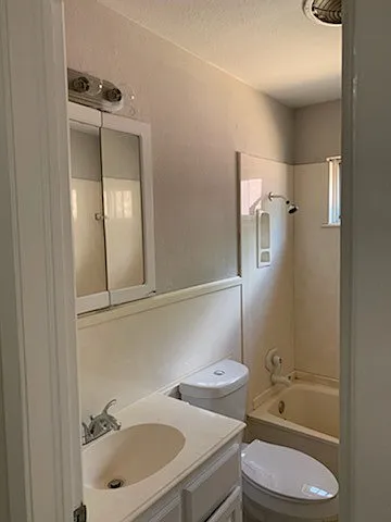 438 W Phillips Ct — Photo 18
