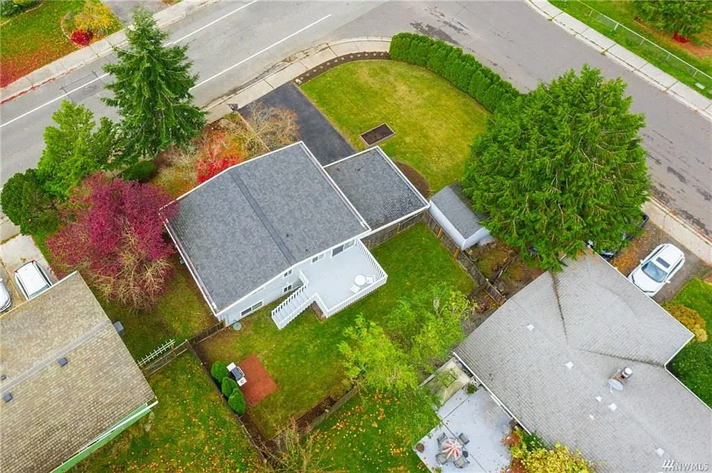 4 bed, 1510 sqft, $3,745 — Photo 3