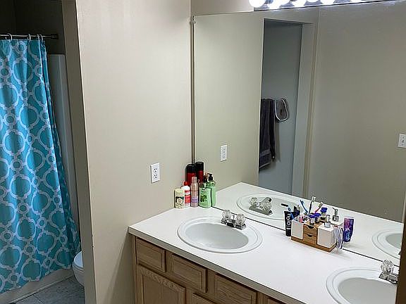 3rd image of 5024 Meadow Crest Cir
