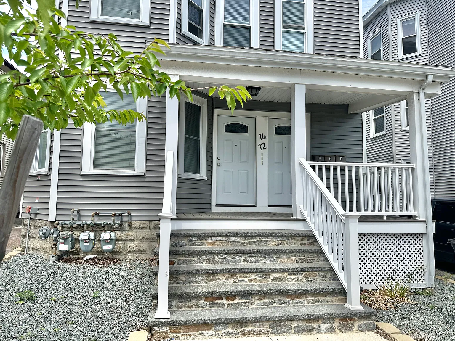 3 bed, 1000 sqft, $3,300 — Photo 2