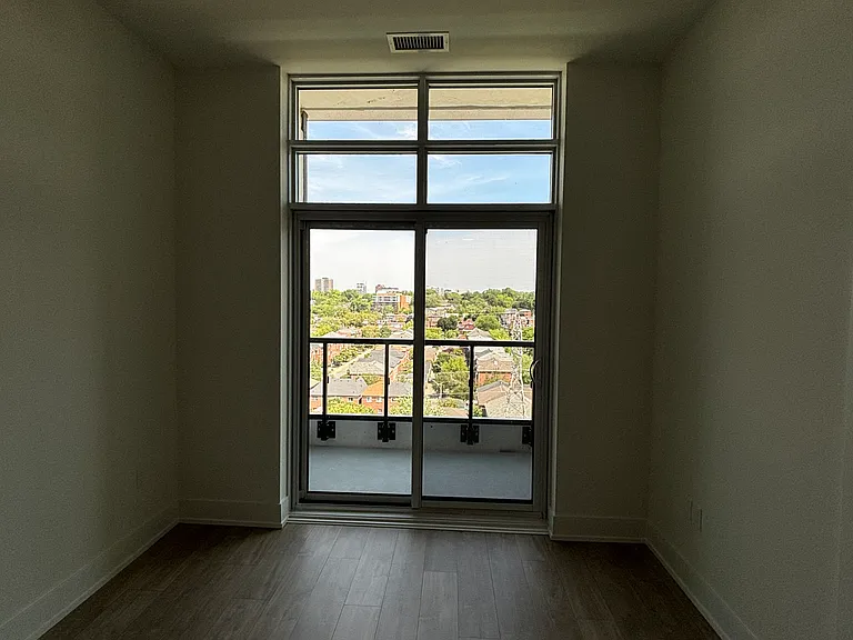 858 Dupont St #Penthouse 23 — Photo 2