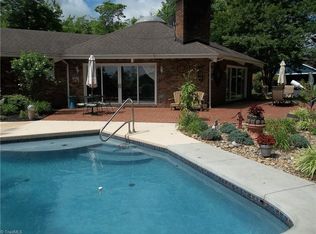 318 Berry Garden Rd, Kernersville, NC 27284