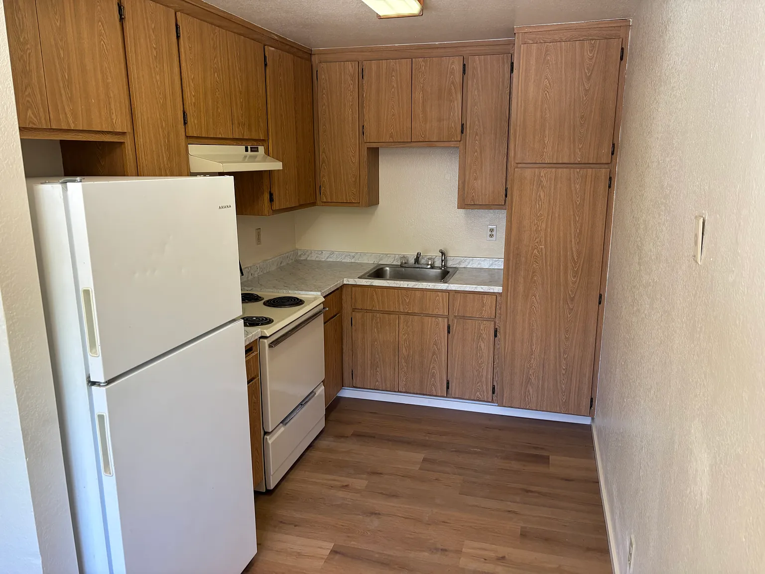 644 Martin St photo 1