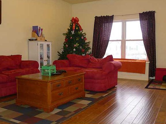 3rd image of 107 Burnetts Ct