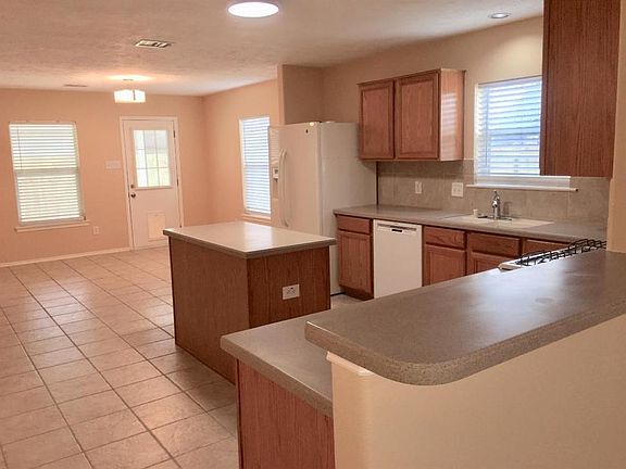 3rd image of 7702 Atwood Manor Ct