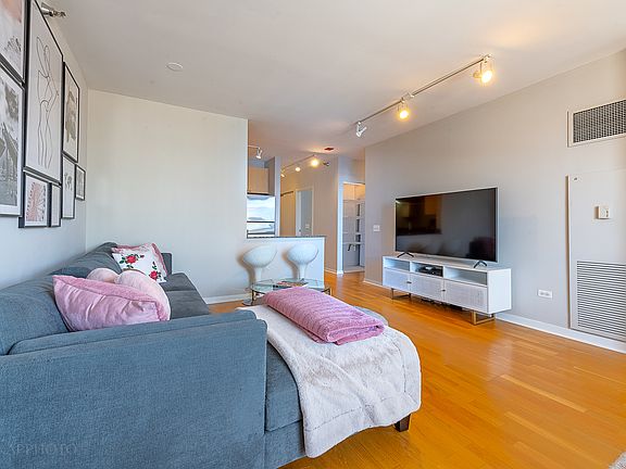 5th image of 200 W Grand Ave APT 1405