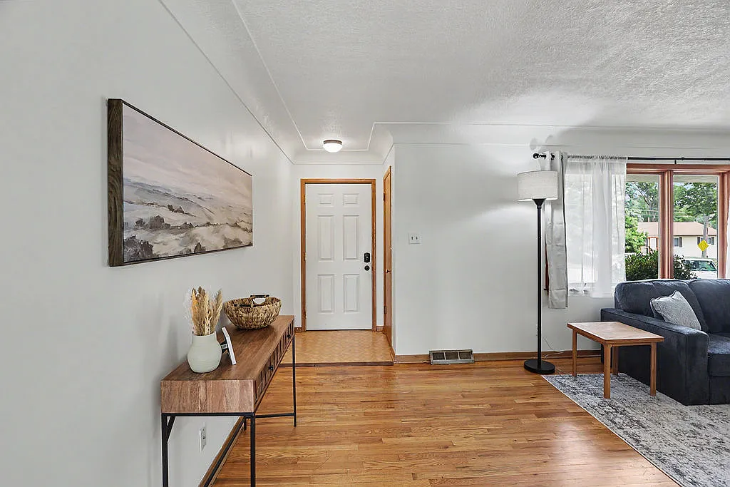 3 bed, 1012 sqft, $2,750 — Photo 4