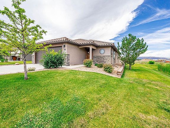 3rd image of 221 Dry Mesa Dr