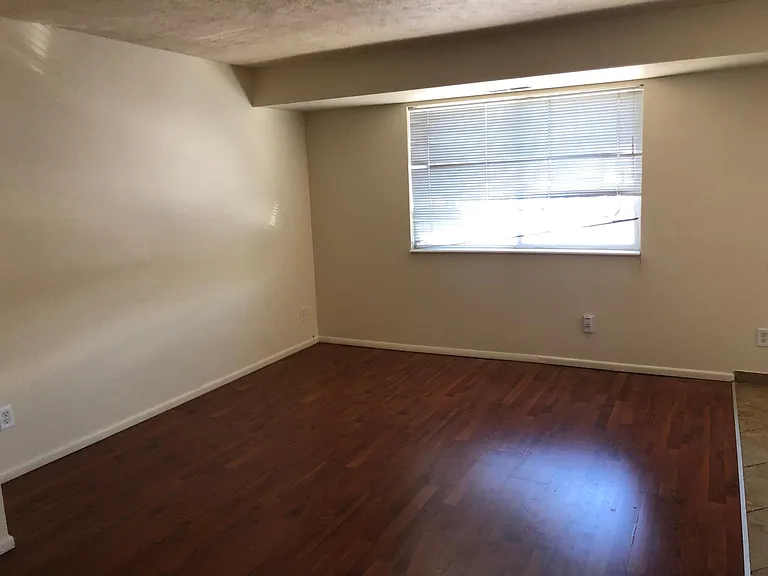415 S University St — Photo 6