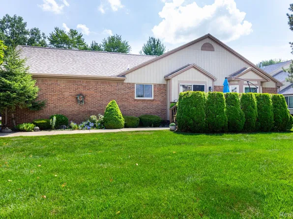 46910 Country Ln #12, Macomb, MI 48044