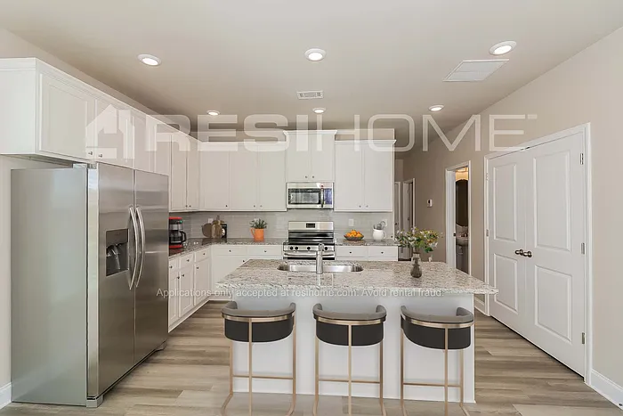 5 bed, 2.5 bath, 2175 sqft, $2,625 — Photo 4