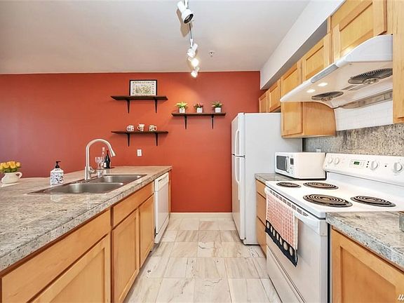 4th image of 300 110th Ave NE APT 506