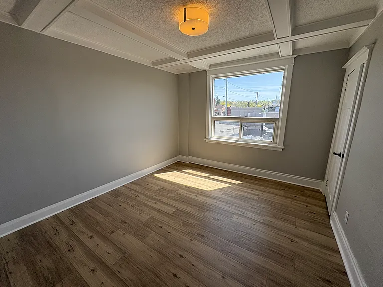 144 Locke St S #5 — Photo 15