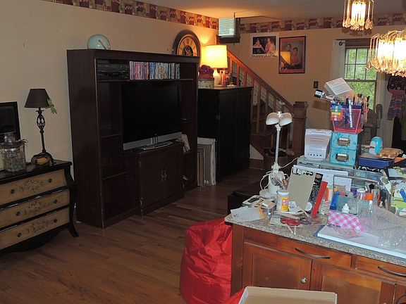 4th image of 3 Oakwood Blvd